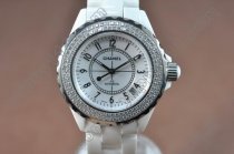 シャネルChanel J12 White Full Ceramic Dia Swiss Eta 2824-2自動巻き