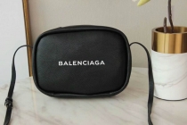 バレンシアガコピー バッグ 2024新作 BALENCIAGA カメラバッグ bl180820p55