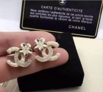 シャネルコピー ピアス CHANEL 2024秋冬新作 レディース 優雅なの品格が漂うおしゃれな ピアス chearrings160831-51