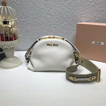 ミュウミュウバッグコピー MIUMIU 2024新作 ショルダーバッグ 5BH092