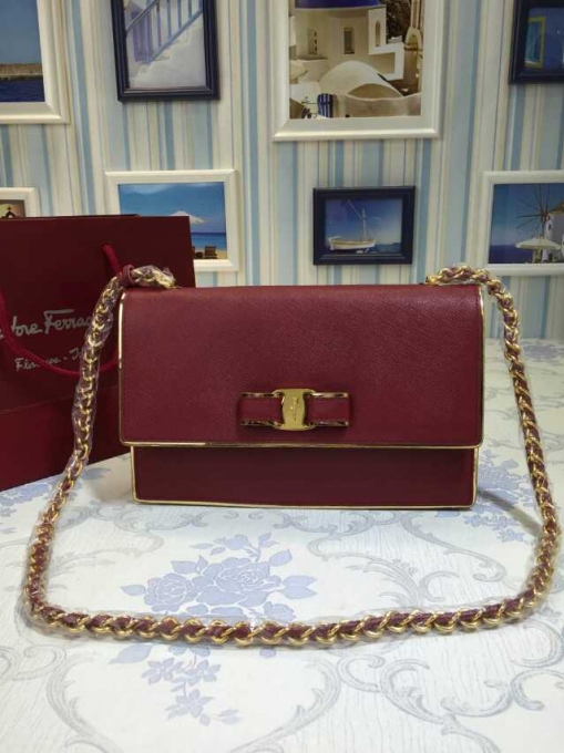 フェラガモコピー バッグ FERRAGAMO 2024春夏新作 超美品! レディース チェーン 斜め掛けバッグ 21E980-3