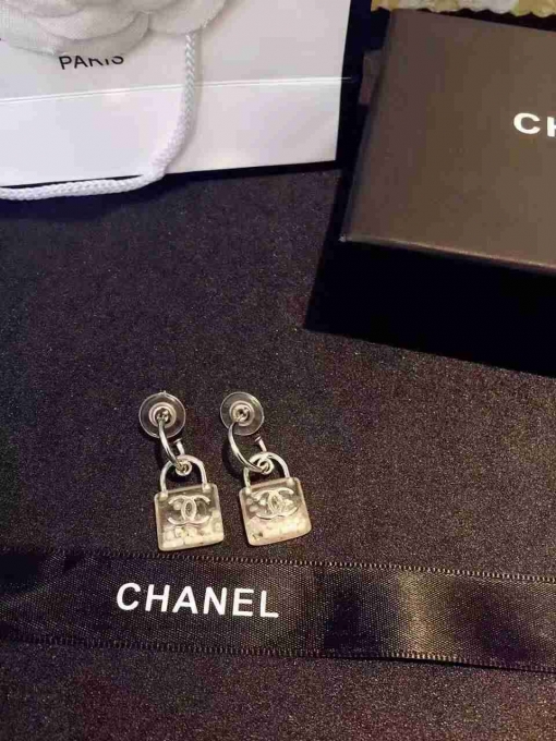 新品 シャネルコピー ピアス CHANEL 2024秋冬新作 レディース ピアス 魅力全開 chearrings161009-13