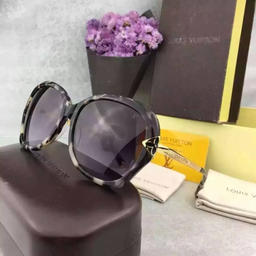 2024春夏新品 ルイヴィトンコピー サングラス 独特な魅力 LOUIS VUITTON 日除け UVカット 眼鏡 lvglass160606-6