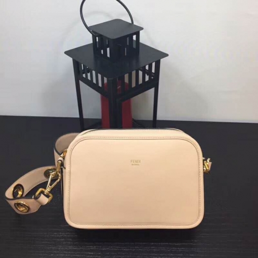 フェンディバッグコピー FENDI 2024新作 カメラバッグ fd181019p80