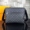 ルイヴィトン偽物 バッグ LOUIS VUITTON 2024新作 ディストリクト MM NM M44001