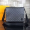 ルイヴィトン偽物 バッグ LOUIS VUITTON 2024新作 ディストリクト MM NM M44001