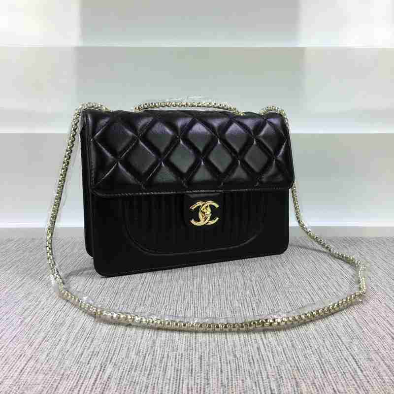 シャネルコピー バッグ CHANEL 2024新品 レディース 高品質 チェーン ショルダーバッグ 6983